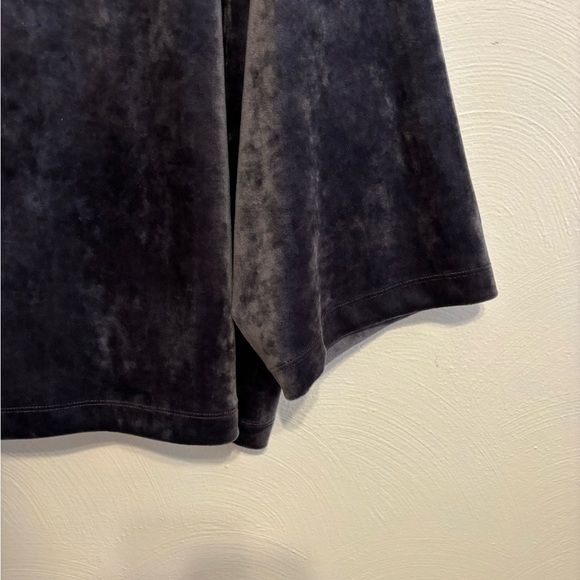 Velvet Black Oversized Sweatshirt - Picture 7 of 8